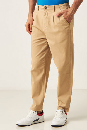 Solid Chinos with Button Closure and Pocket