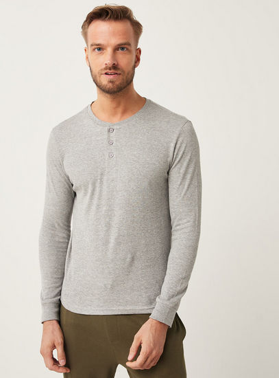 Solid Henley Neck T-shirt with Long Sleeves and Button Closure