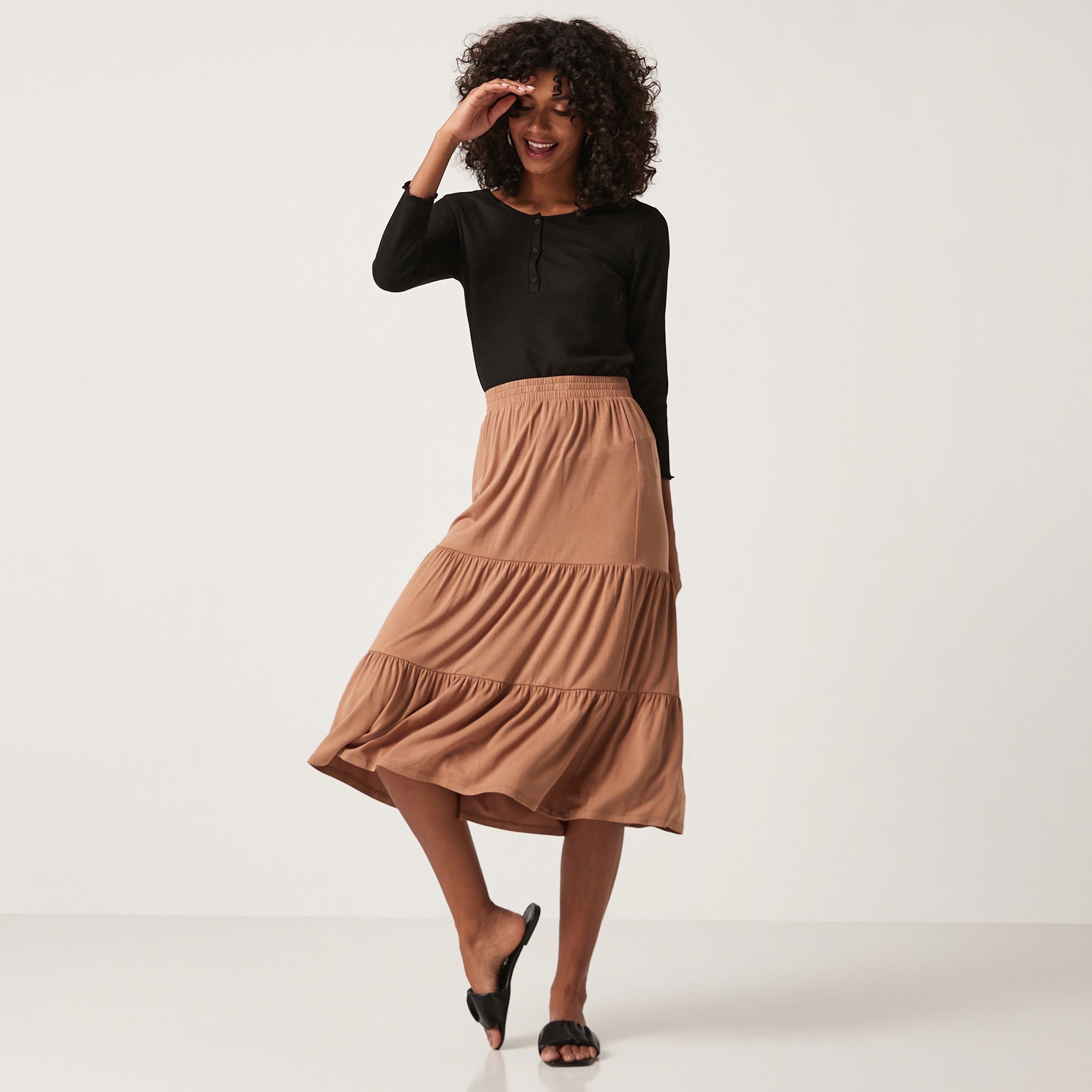 Elasticated waist midi skirt with clearance pockets