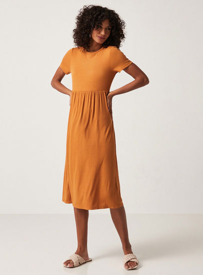 Ribbed Midi Dress with Short Sleeves and Crew Neck
