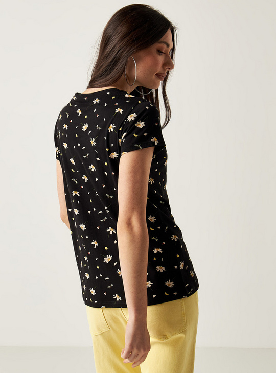 All-Over Floral Print T-shirt with Short Sleeves and Round Neck