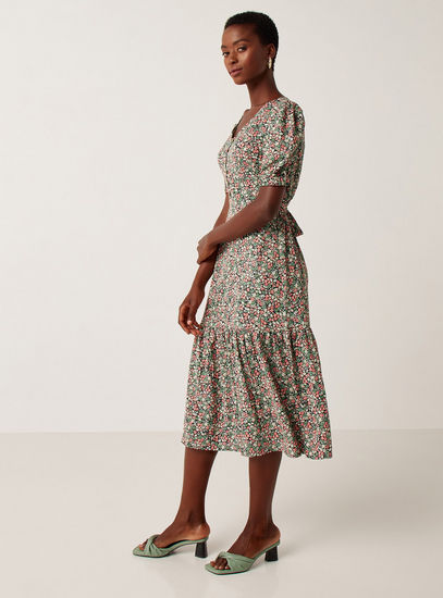 Floral Print Tiered Midi Dress with V-neck and Short Sleeves