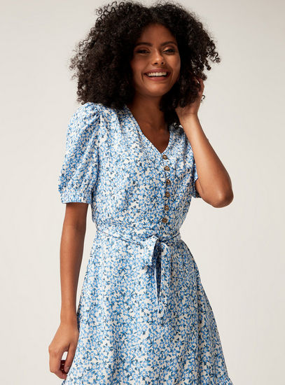 Floral Print Tiered Midi Dress with V-neck and Short Sleeves
