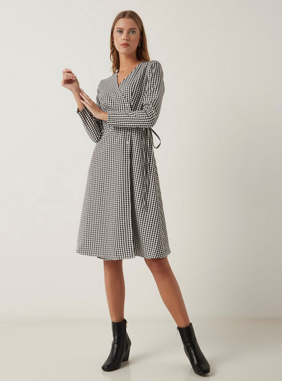 Checked Long Sleeves Dress with V-neck and Tie-Up Detail