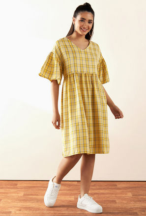 Checked A-line Dress with V-neck and Short Flutter Sleeves