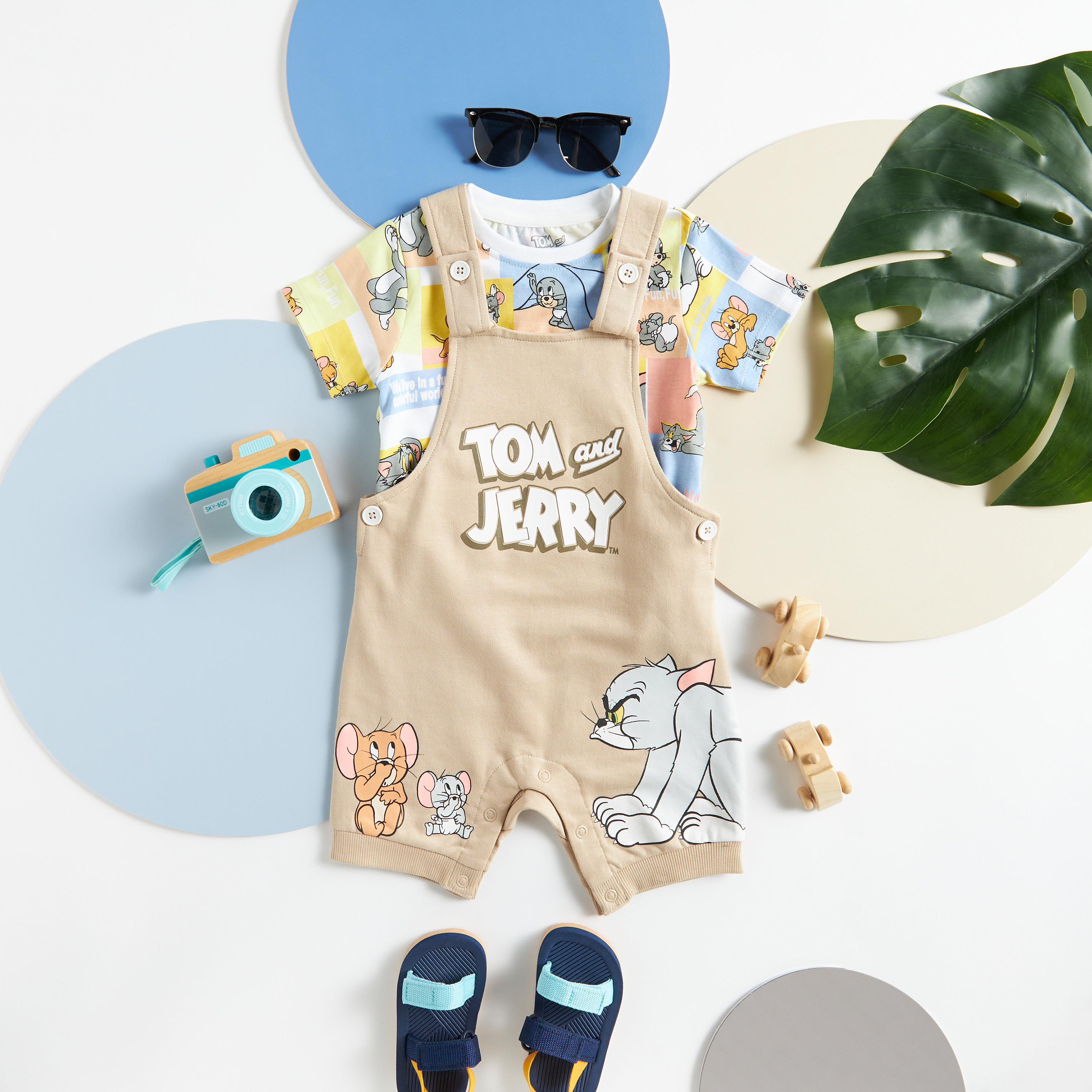 Shop Tom and Jerry Print Dungaree and T shirt Set Online Max Bahrain