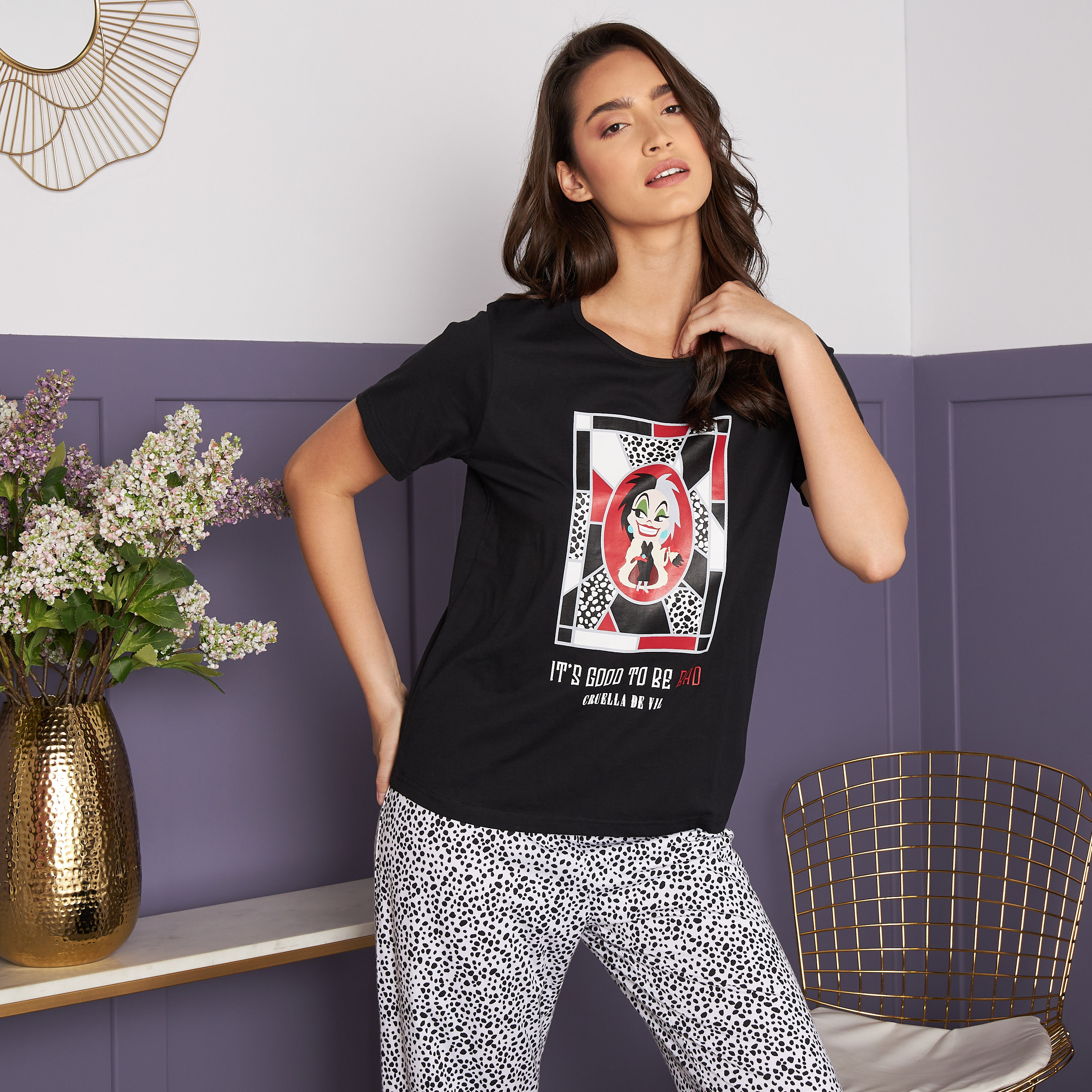 Shop Cruella De Vil Graphic Print Cotton Pyjama Set Online Max Oman