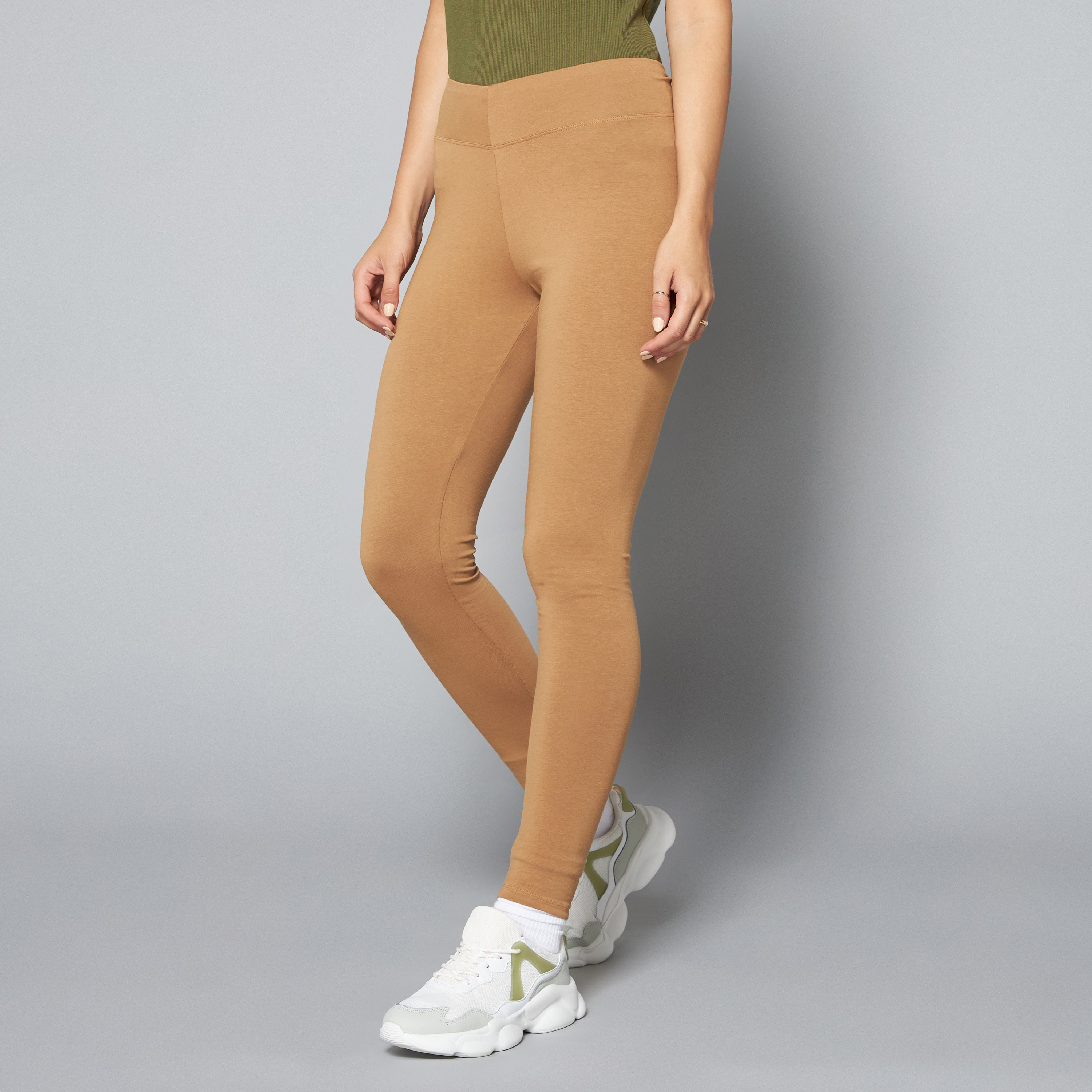 Shop Slim Fit High-Rise Slogan Print Ankle Length Quick Dry Leggings Online  | Max Oman