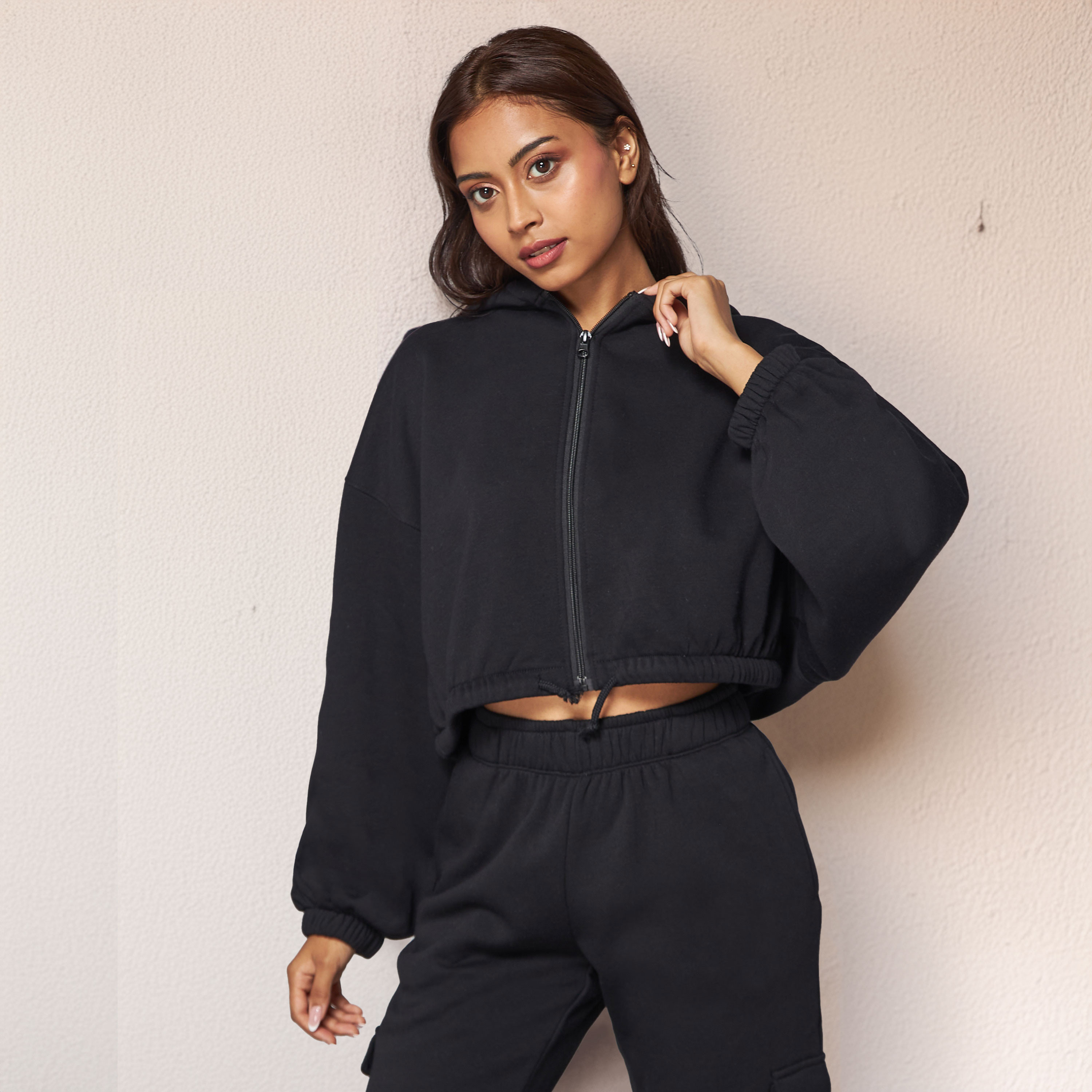 Plain black cropped outlet hoodie