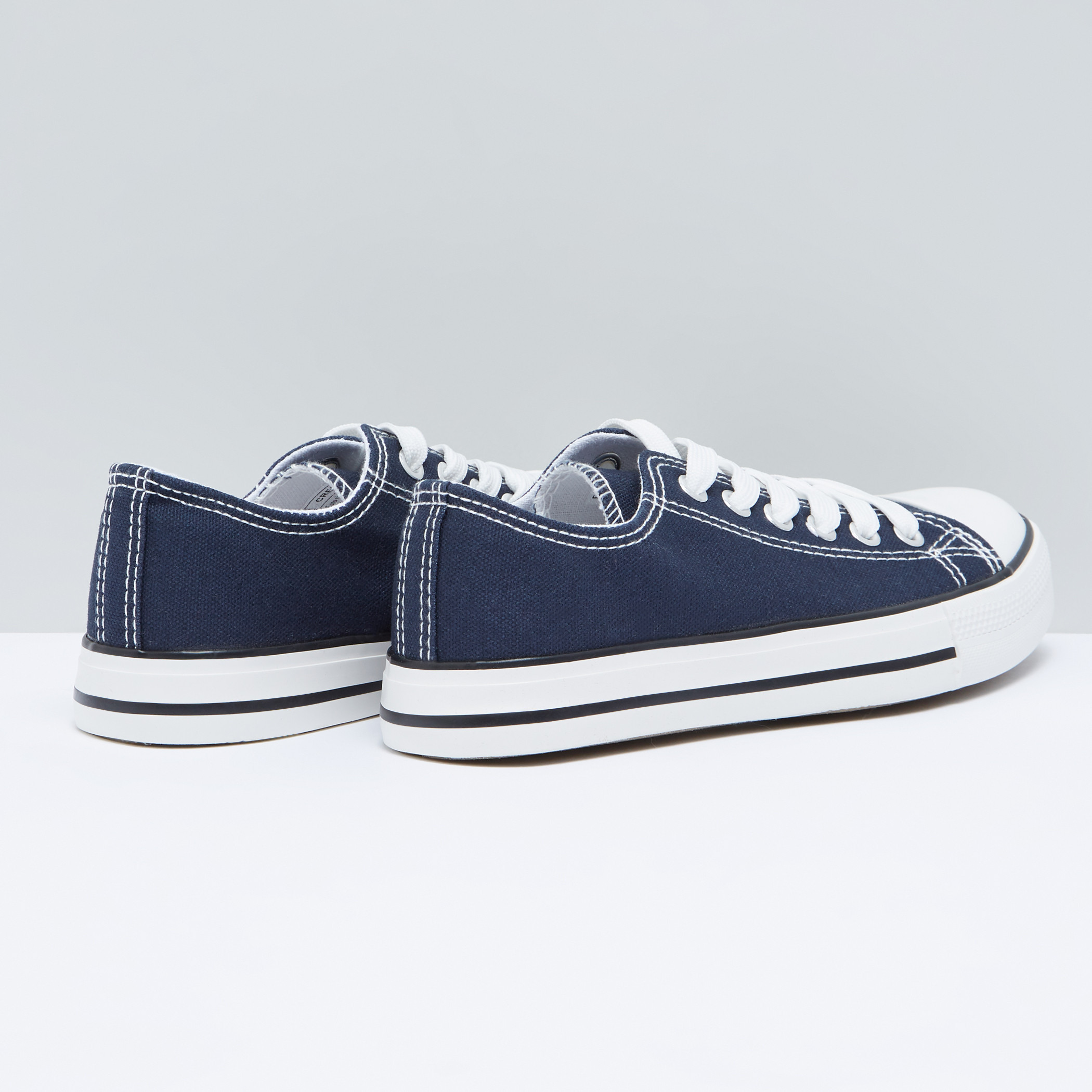 Max canvas shoes hotsell