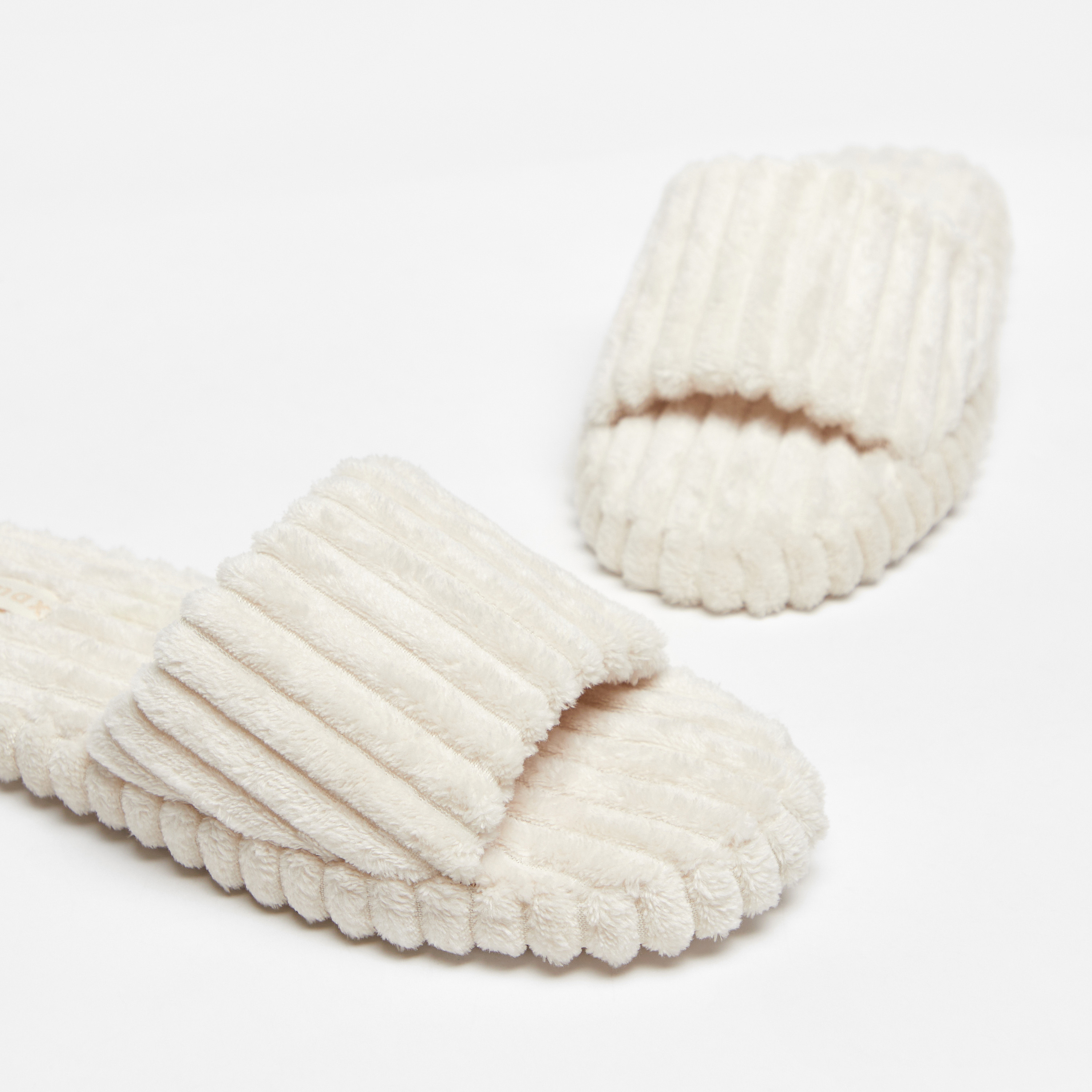 Max slippers online on sale