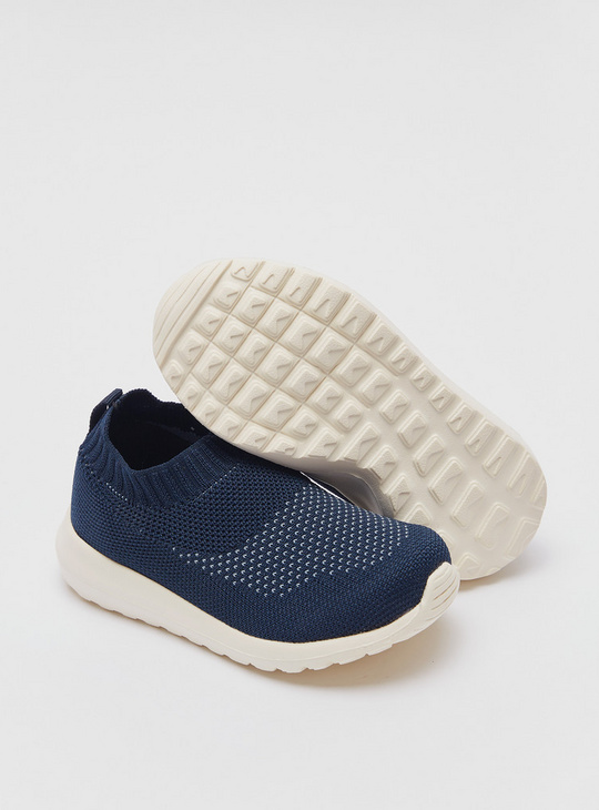 Textured Sports Shoes with Pull Tab