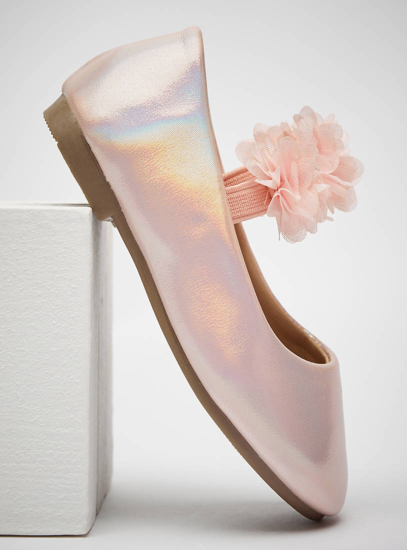 حذاء باليرينا بمقدمة مستديرة وحزام مطاطي وتزيينات أزهار-الأحذية الباليرينا-image-1