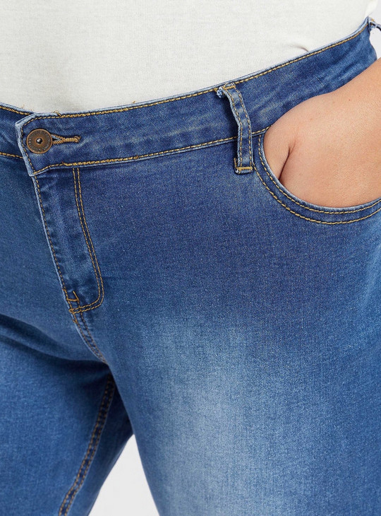 بنطلون جينز سكيني بخصر متوسط الارتفاع وتفاصيل جيوب