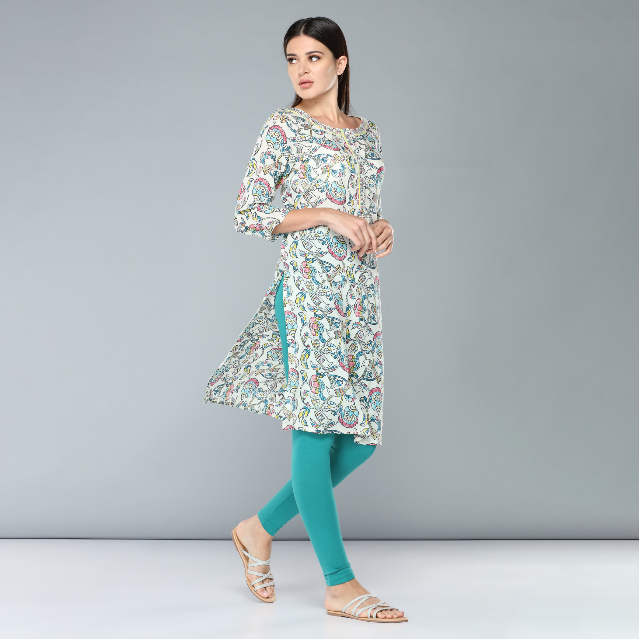 Max fashion outlet online kurtis