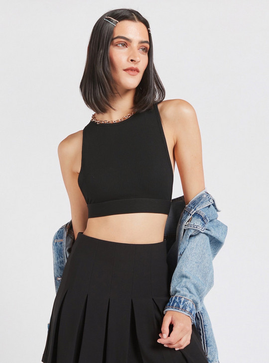 Textured Sleeveless Cropped Vest with Round Neck