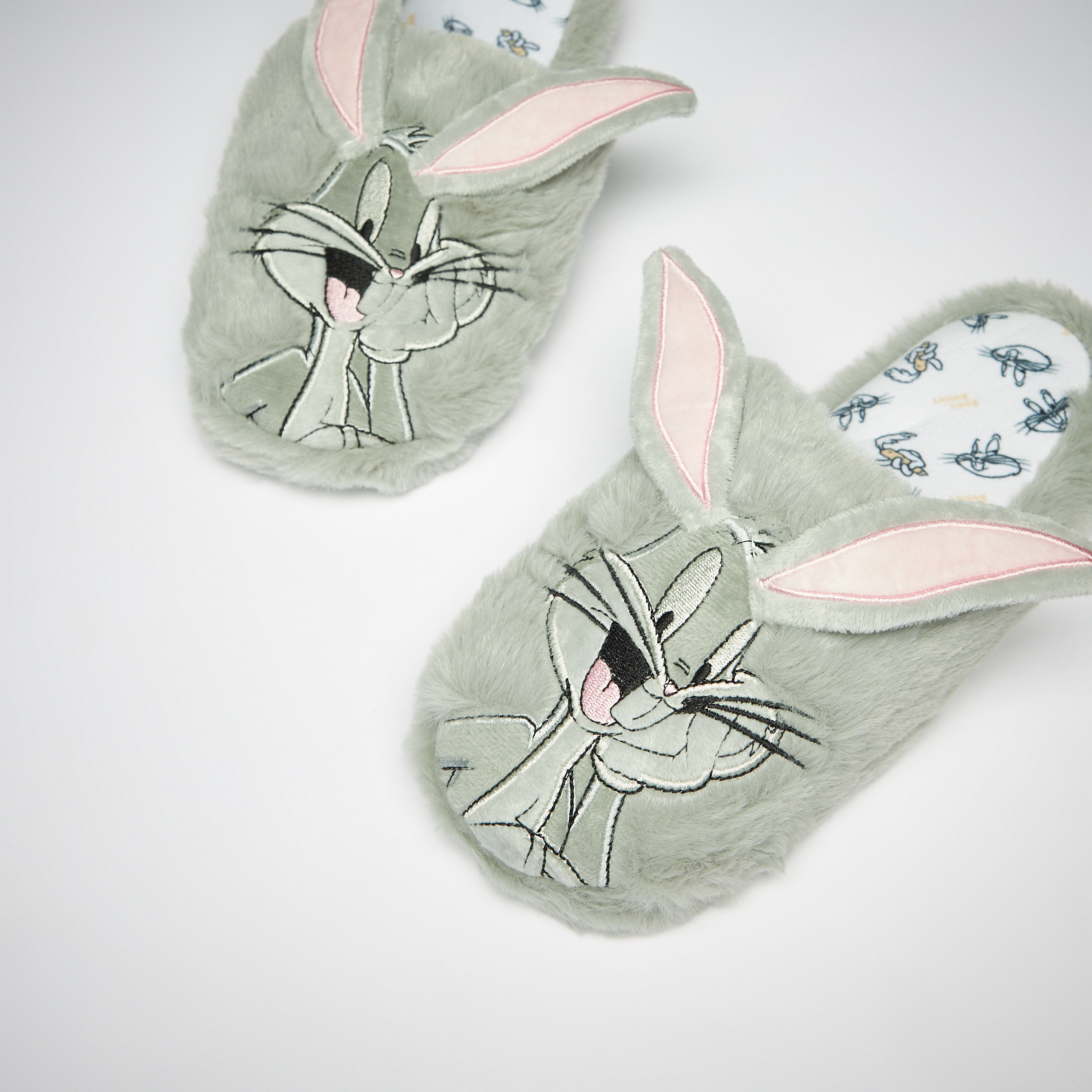 Bugs bunny sales feet slippers