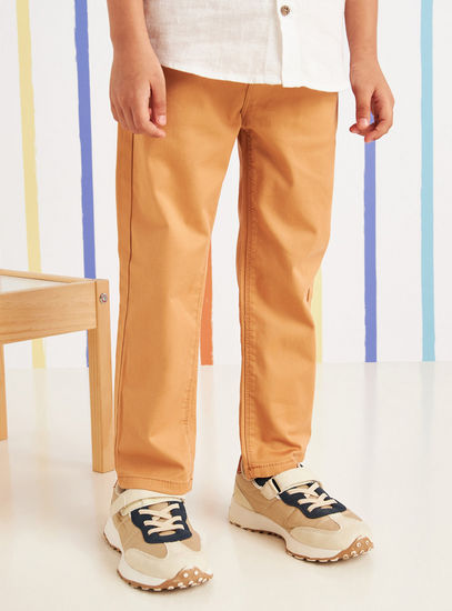 Solid Chinos with Pockets and Button Closure