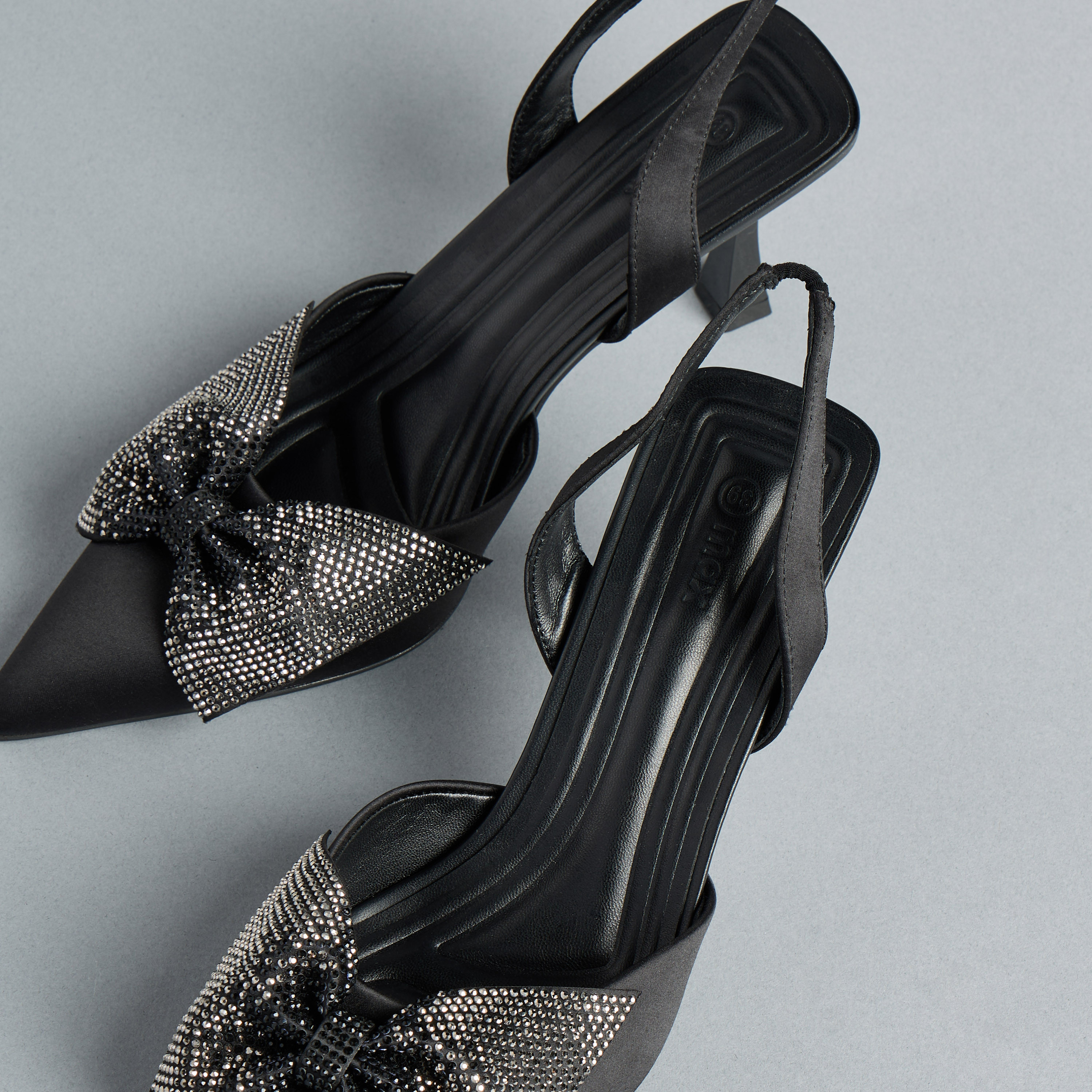 ★athe★ RUBAN Black Ribbon Slingback Versace Gianni Ribbon slingback pumps for Women - Black in