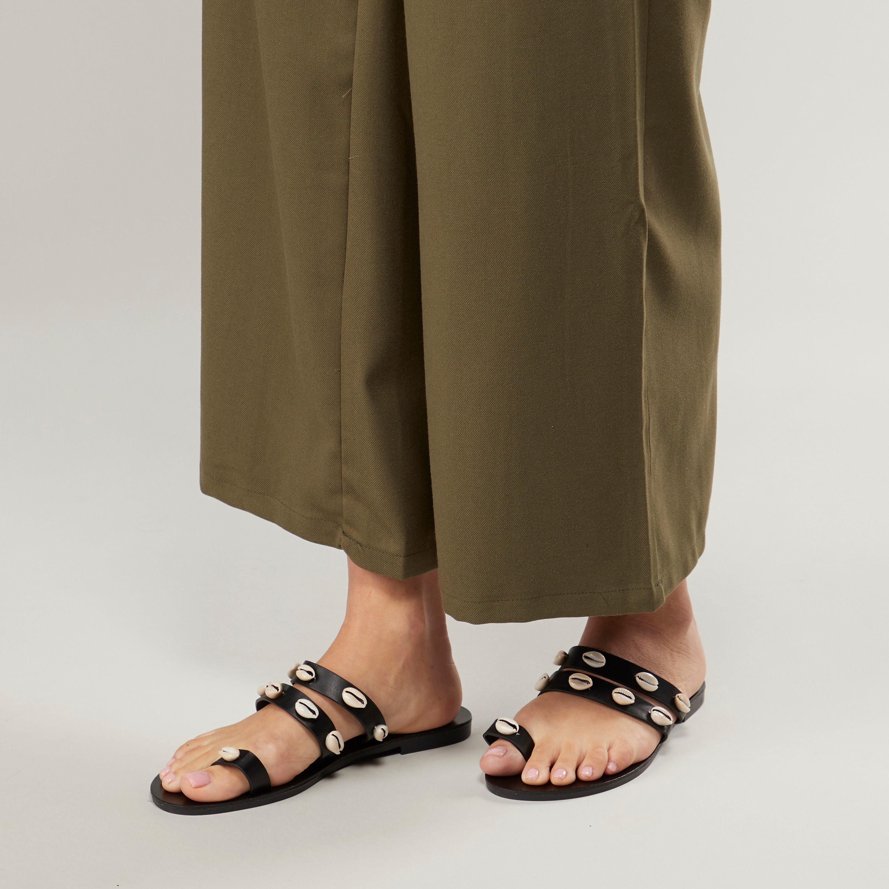 Toe ring clearance flat sandals online