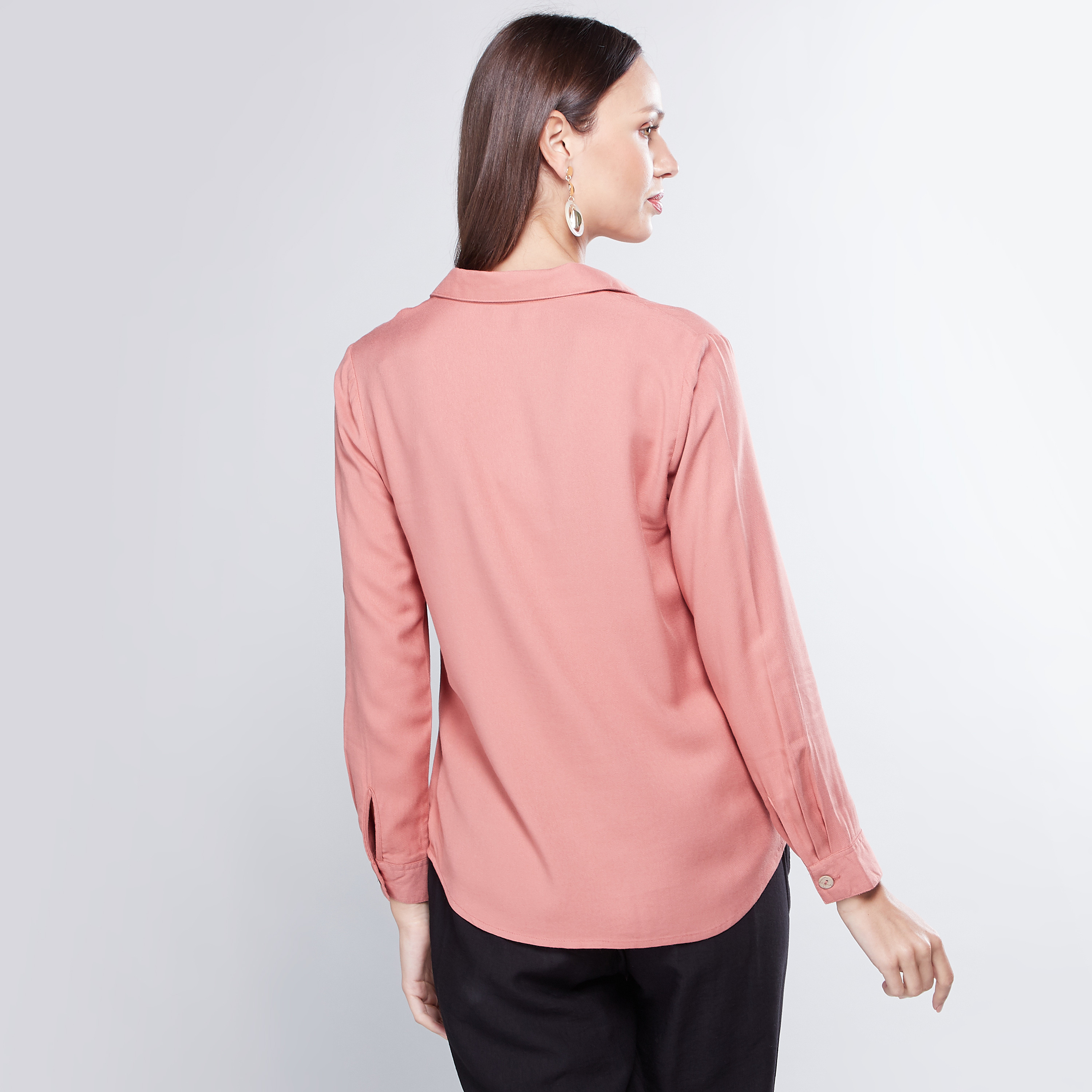 Button long store sleeve top