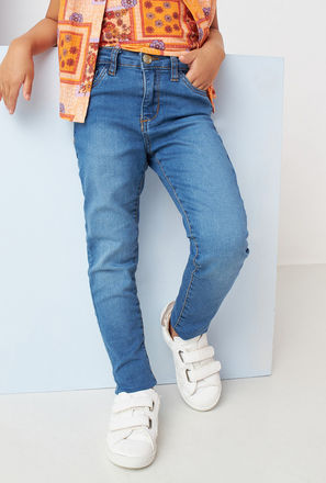 بنطلون جينز بتفاصيل جيوب وحلقات حزام-mxkids-girlstwotoeightyrs-clothing-bottoms-jeans-3