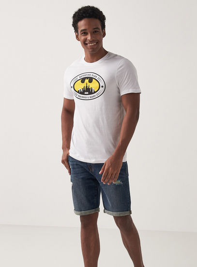 Graphic Print T-shirt with Round Neck and Short Sleeves