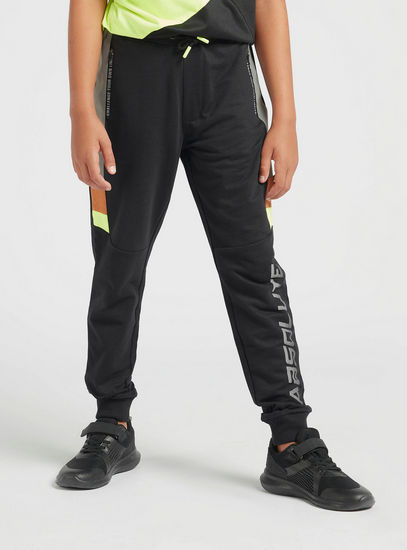 Printed Slim Fit Joggers with Zip Pockets and Drawstring Closure