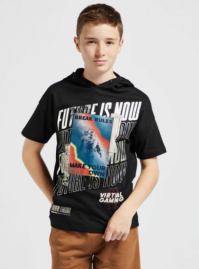 Graphic Print T-shirt with Short Sleeves and Hood