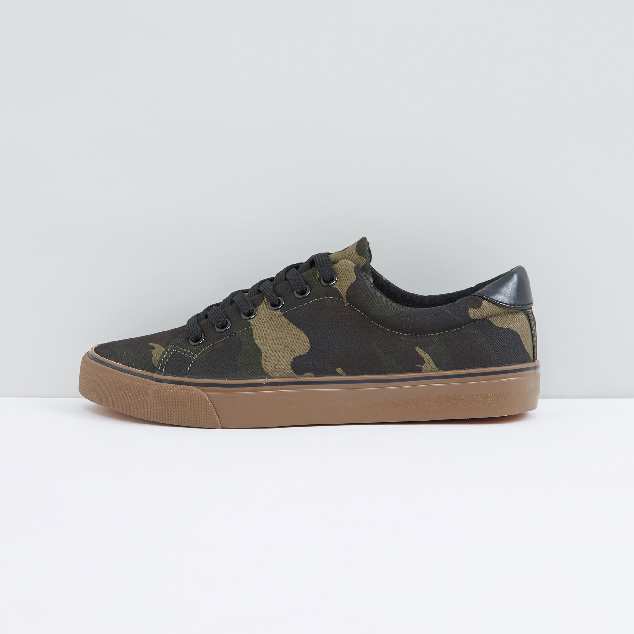 Camo hot sale print shoes