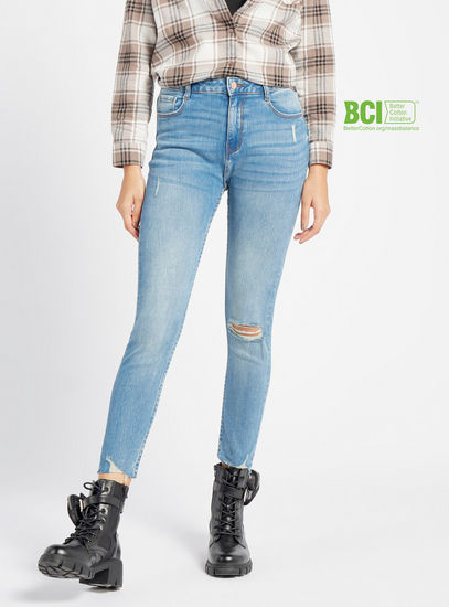 Distressed BCI Cotton Skinny Fit Jeans with Button Closure and Pockets