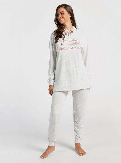 Slogan Print T-shirt with Long Sleeves and Solid Pyjamas Set